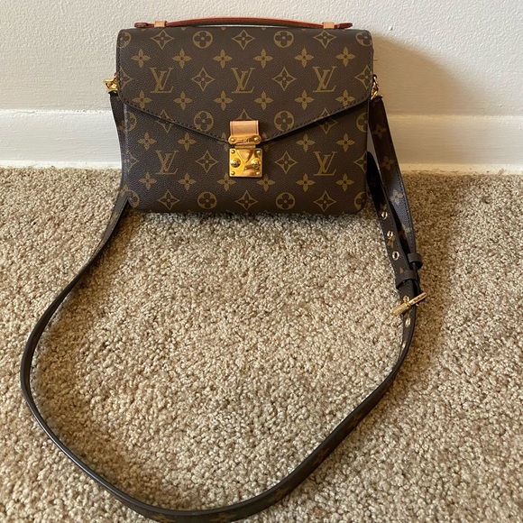 LV Quality A copy designer bag - Picture 1 of 11